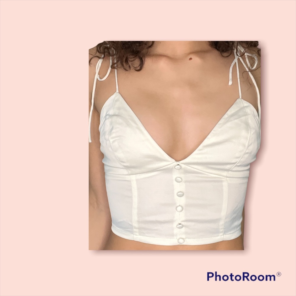 button crop top